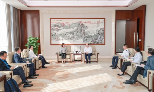 中国农业银行新加坡分行总经理郭薇莅临尊龙凯时人生就是搏调研