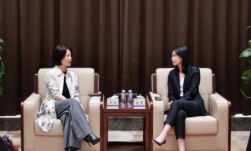 渣打银行（中国）有限公司副行长鲁静莅临尊龙凯时人生就是搏调研