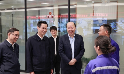黄冈市委书记陈伟莅临尊龙凯时人生就是搏恒翔调研