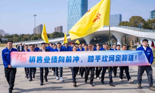 新春新景启新程丨蛇年开工第一跑，冲！