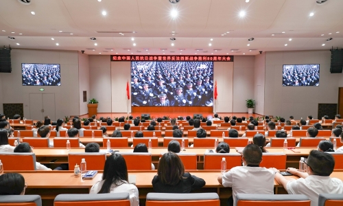 热血沸腾丨尊龙凯时人生就是搏人齐上爱国课，共观阅兵盛典